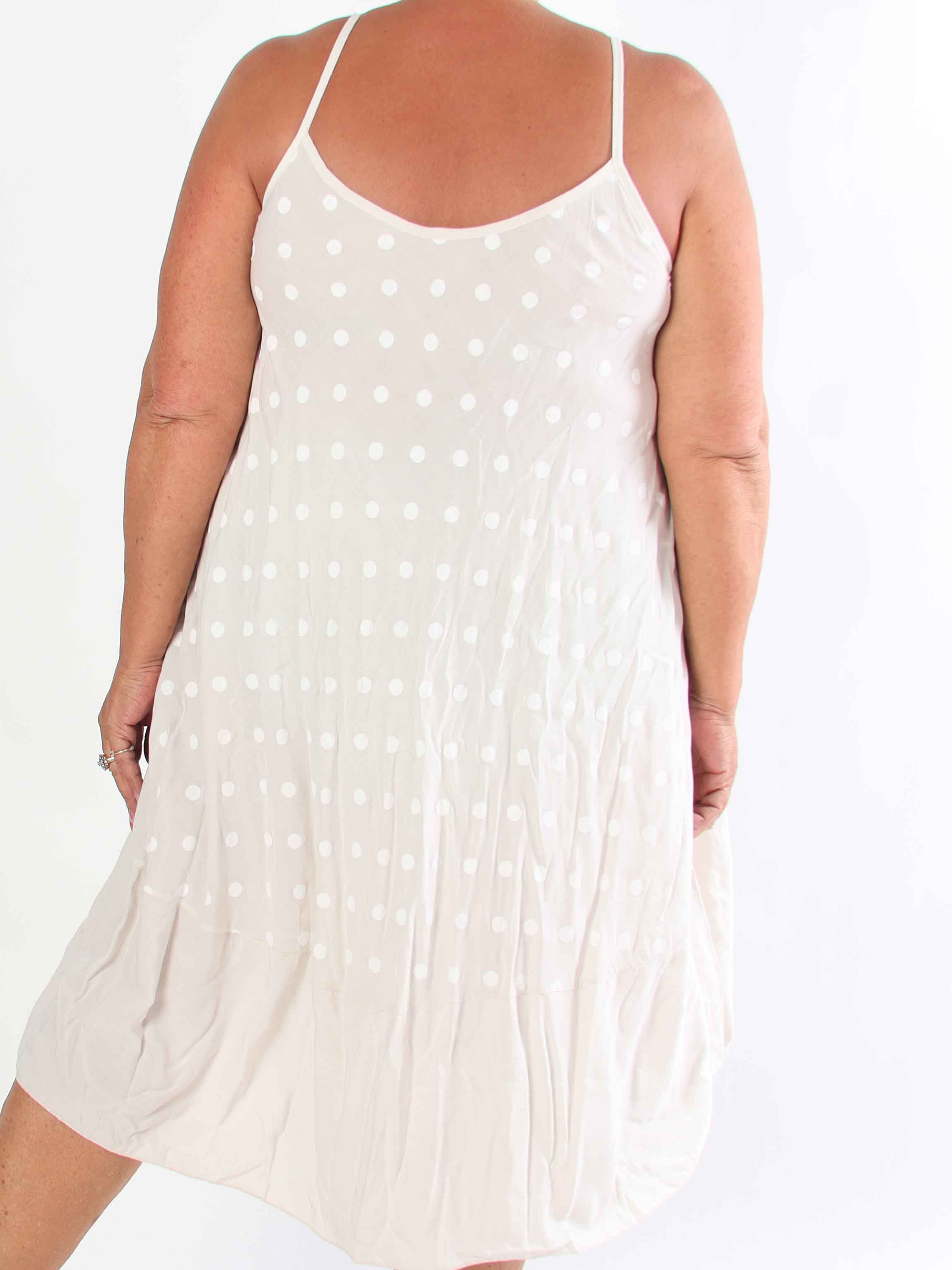 Sahra - Plus size kjole i viskosestof med prikker og tynde stropper